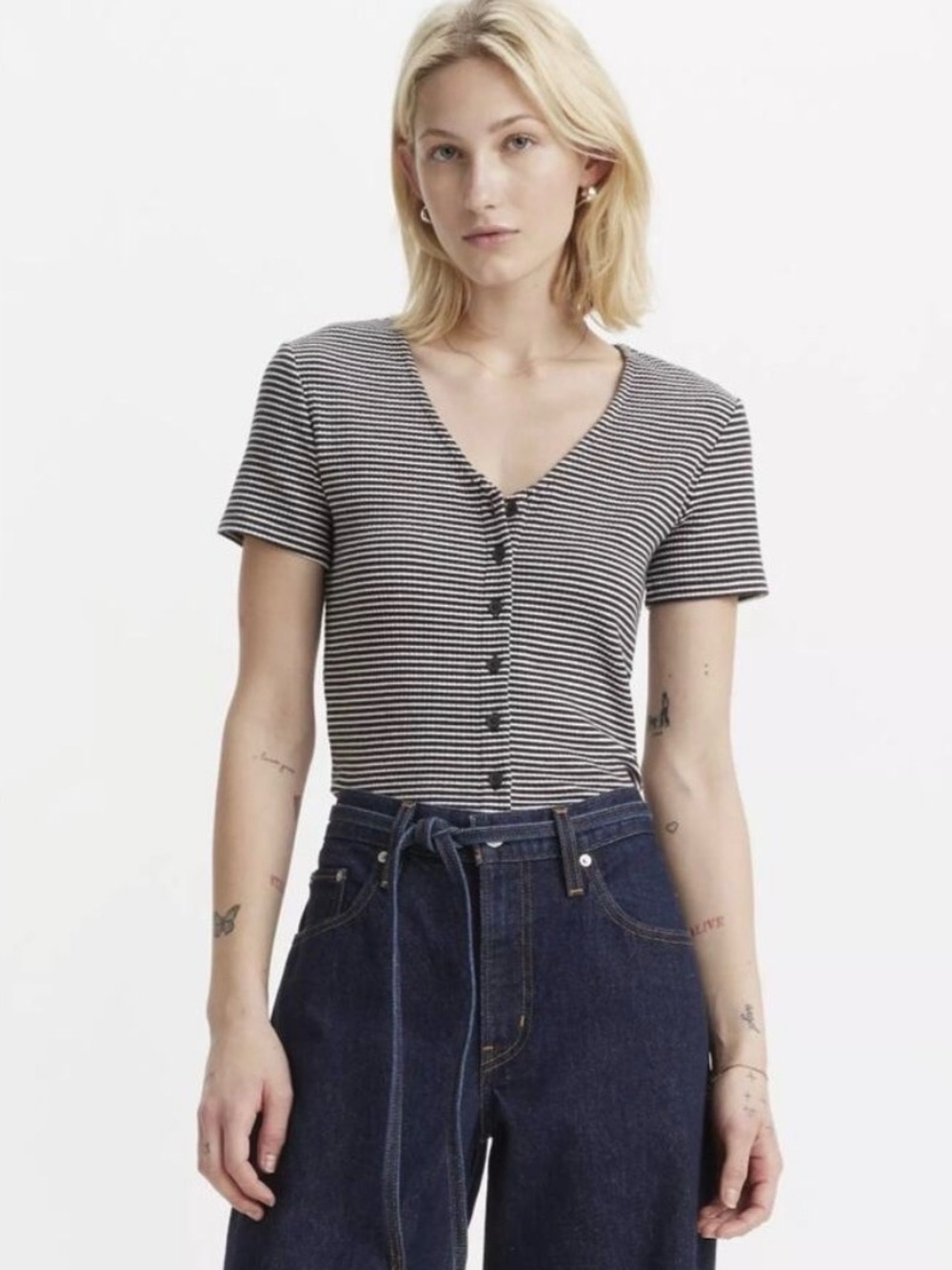 Levi's Black & White Striped V-Neck Button Tee. Super soft 🤍